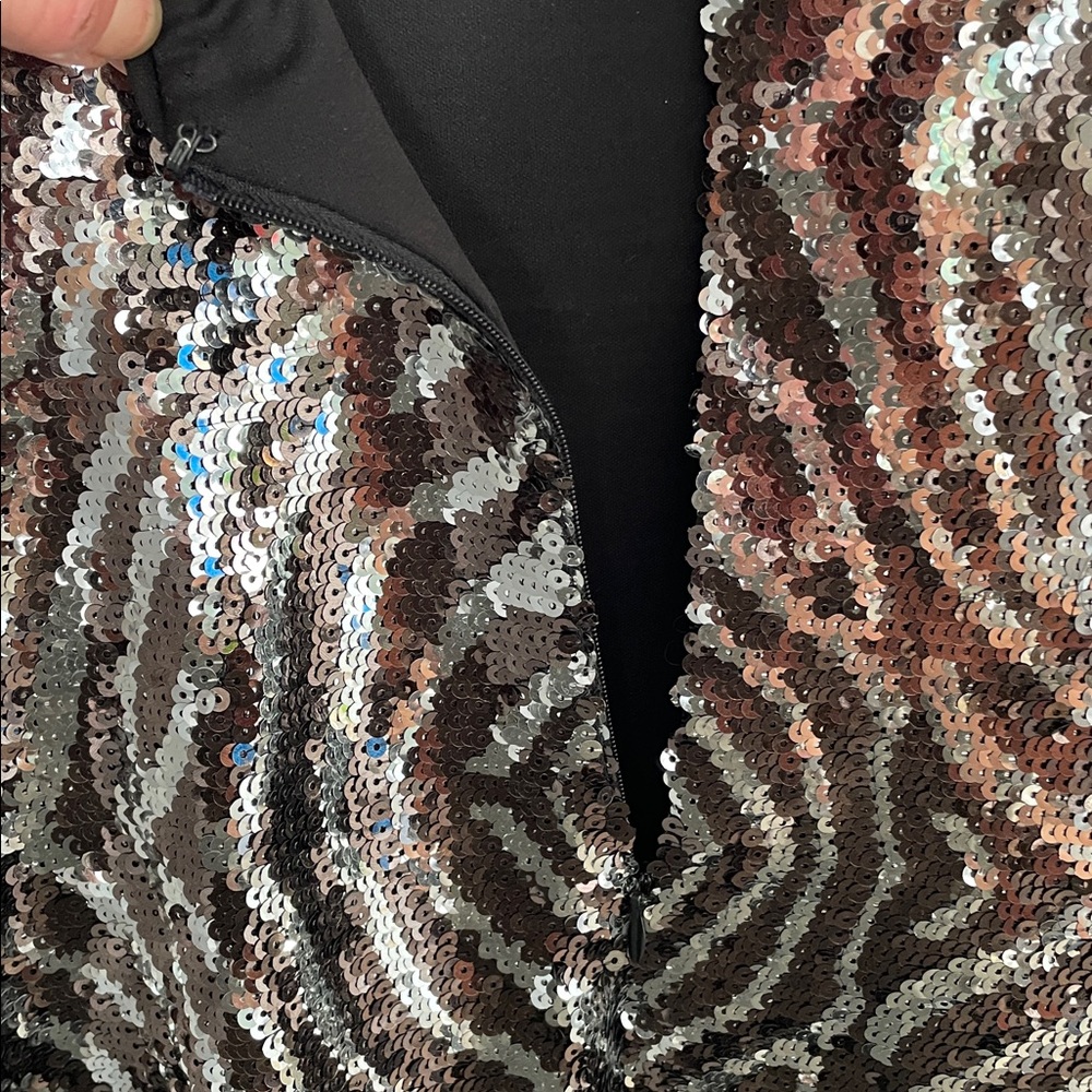 GUESS CAP SLEEVES  BLACK & SILVER SEQUIN ZEBRA PATTERN MINI DRESS SIZE 6 - Picture 5 of 10